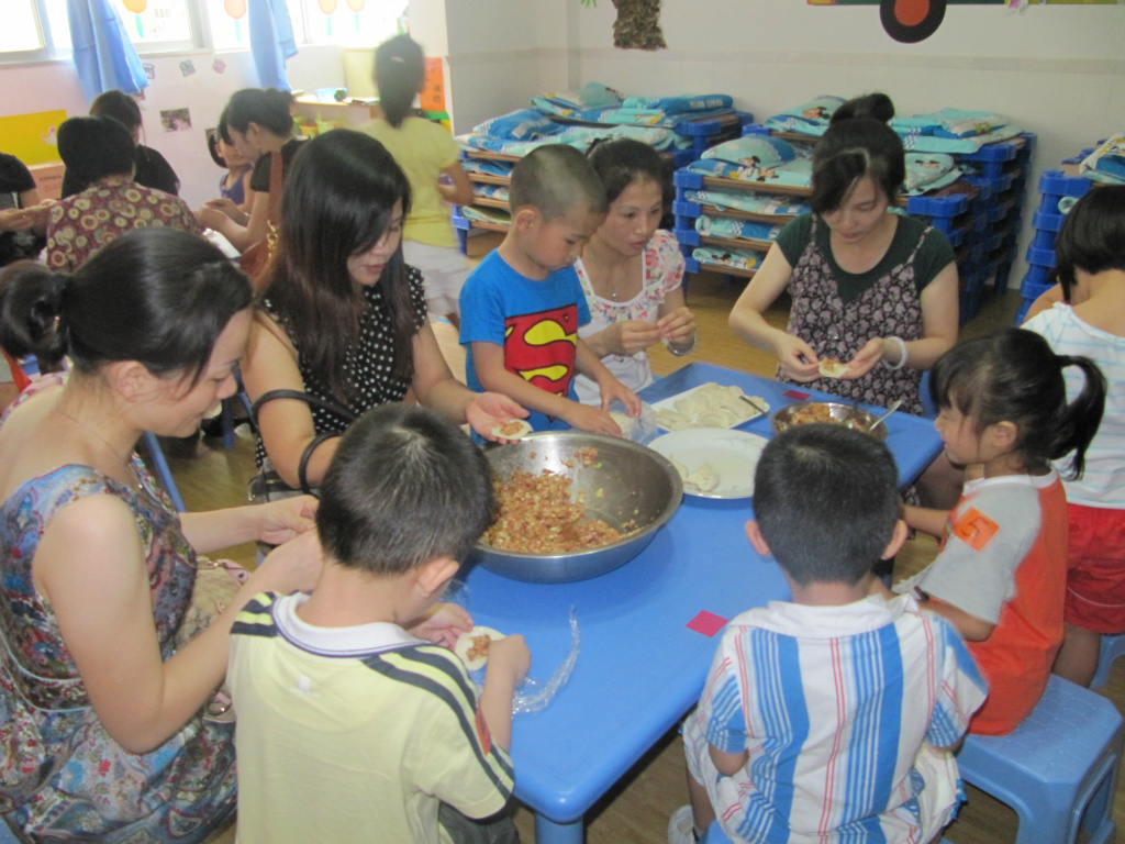 深圳市華強職校附屬幼兒園歡樂時光