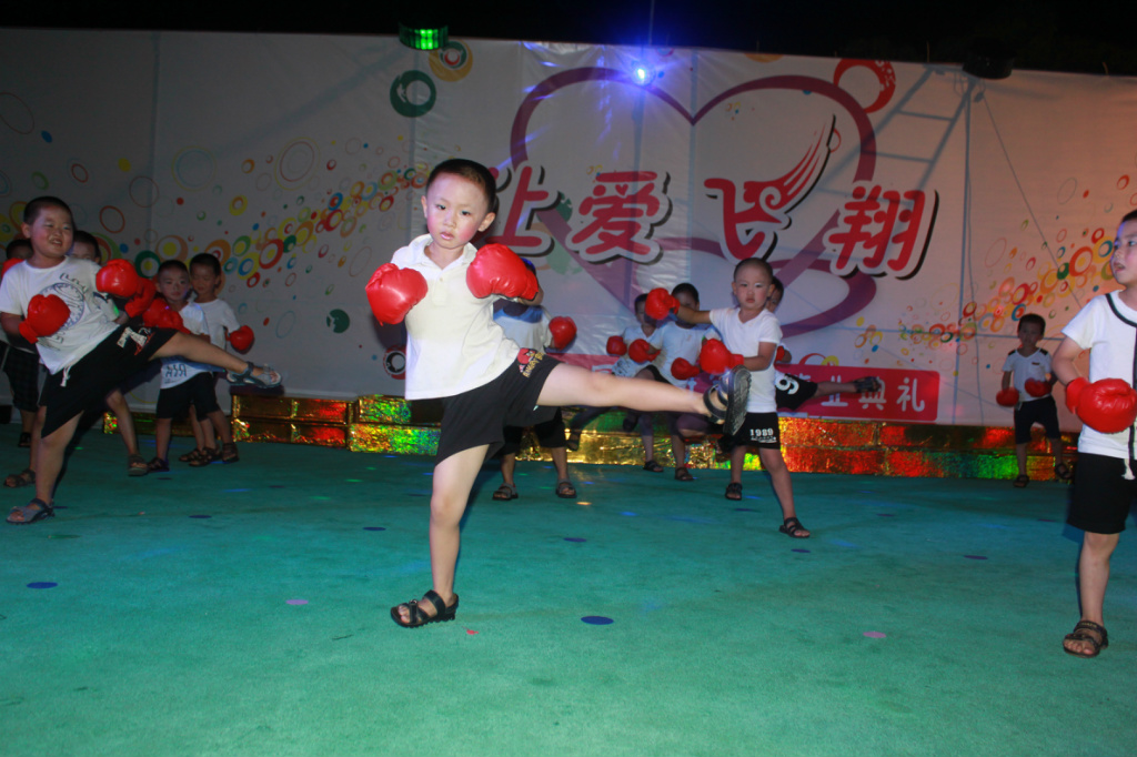 深圳市龙岗区坪地街道鹤鸣幼儿园欢乐时光